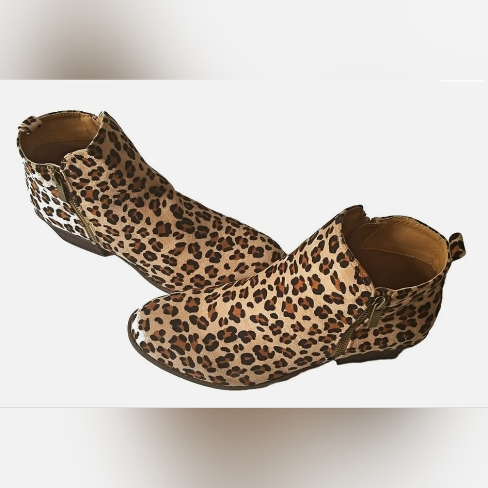 Women's faux animal print boots. Size 6, new without tags.